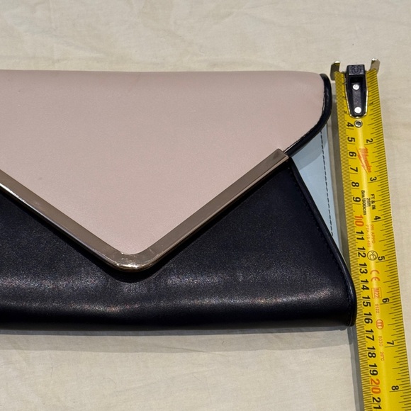 Aldo Elegant Chain Shoulder Bag or Clutch, Preowned Great Condition, Multi Color - Picture 13 of 13